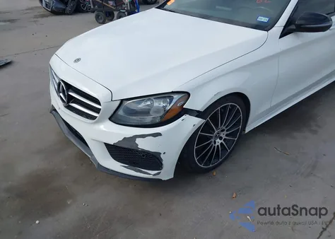 2018 Mercedes-Benz C 300 z USA, uszkodzony, nr VIN 55SWF4JB2JU241494